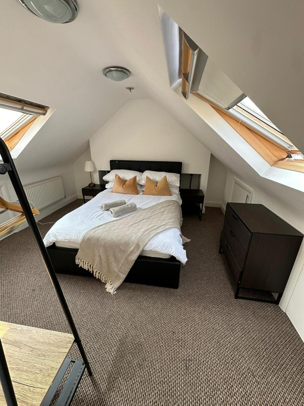 Central & Cozy 3Br Apt - High Chair - Free Parking Londra Esterno foto