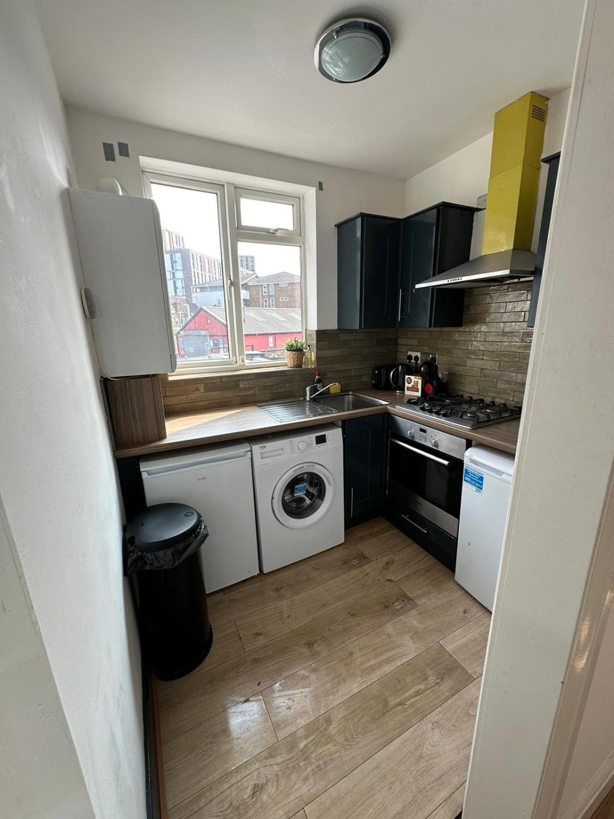 Central & Cozy 3Br Apt - High Chair - Free Parking Londra Esterno foto